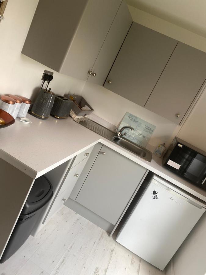 The Shed Bed & Breakfast Мърдър Титфил Екстериор снимка