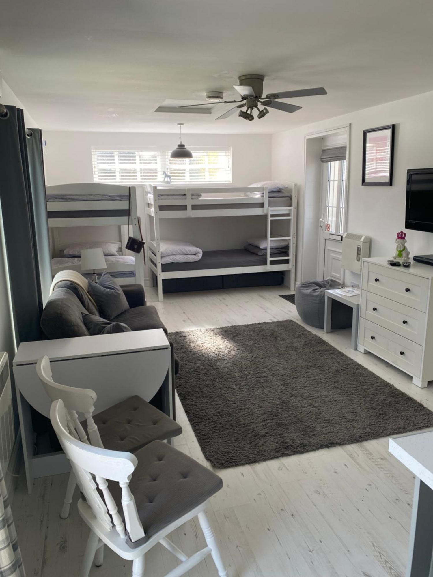 The Shed Bed & Breakfast Мърдър Титфил Екстериор снимка